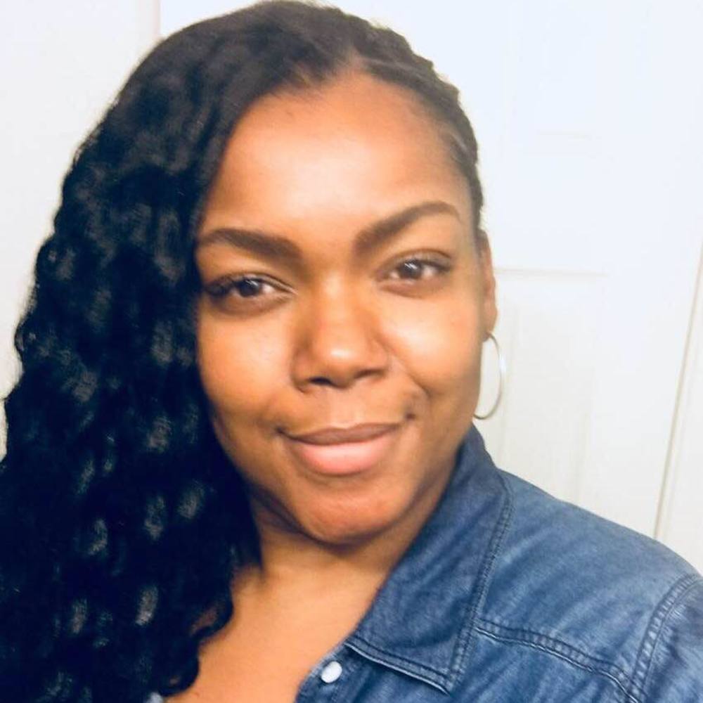 Meet your Posher, Monique